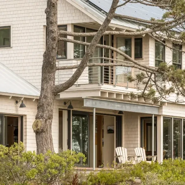 012 - Loewen Clad Wood - Coastal - Double Hung - Pinnacle Window Solutions-min